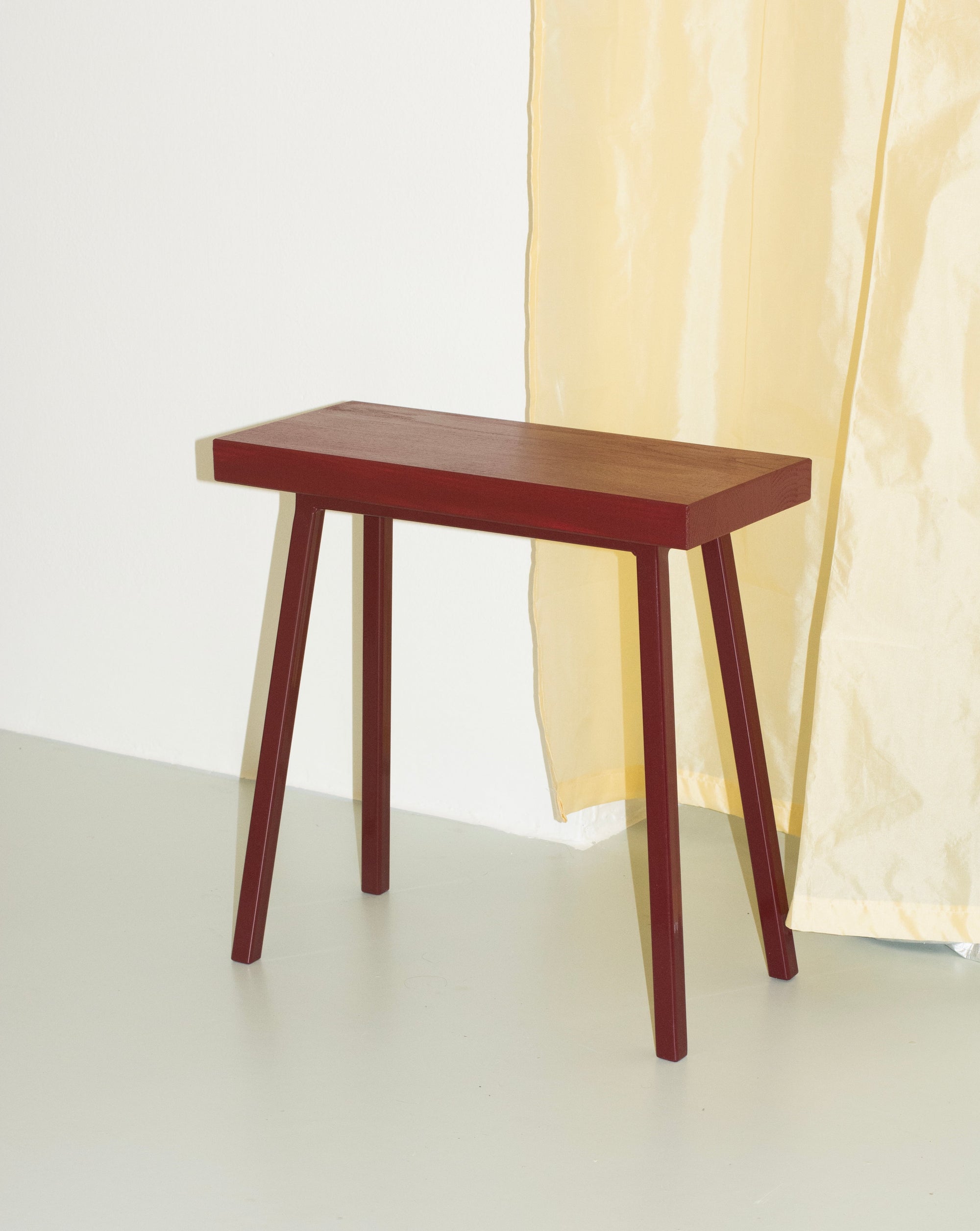 Mono Stool - bordeaux