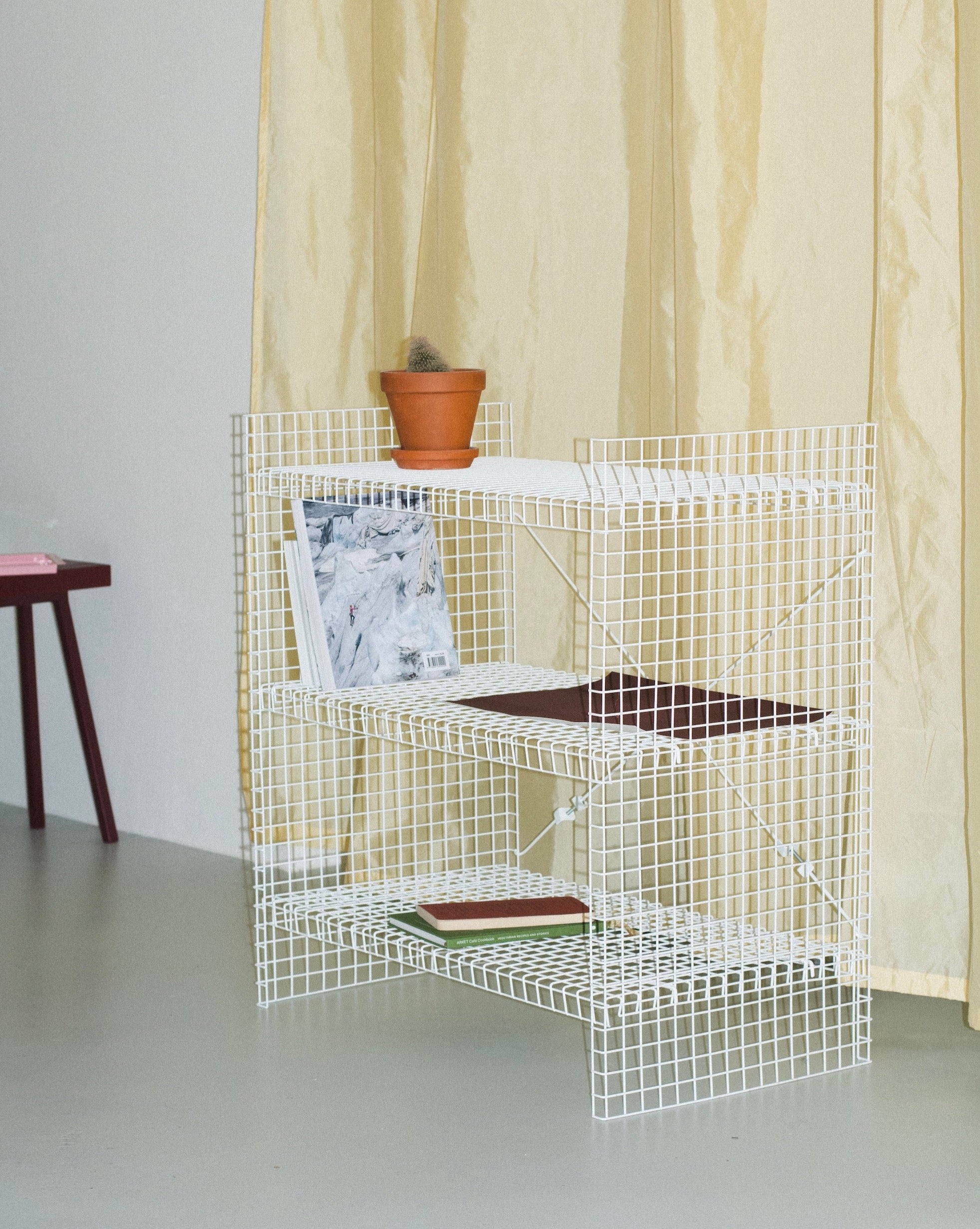 Drátěná police - bílá