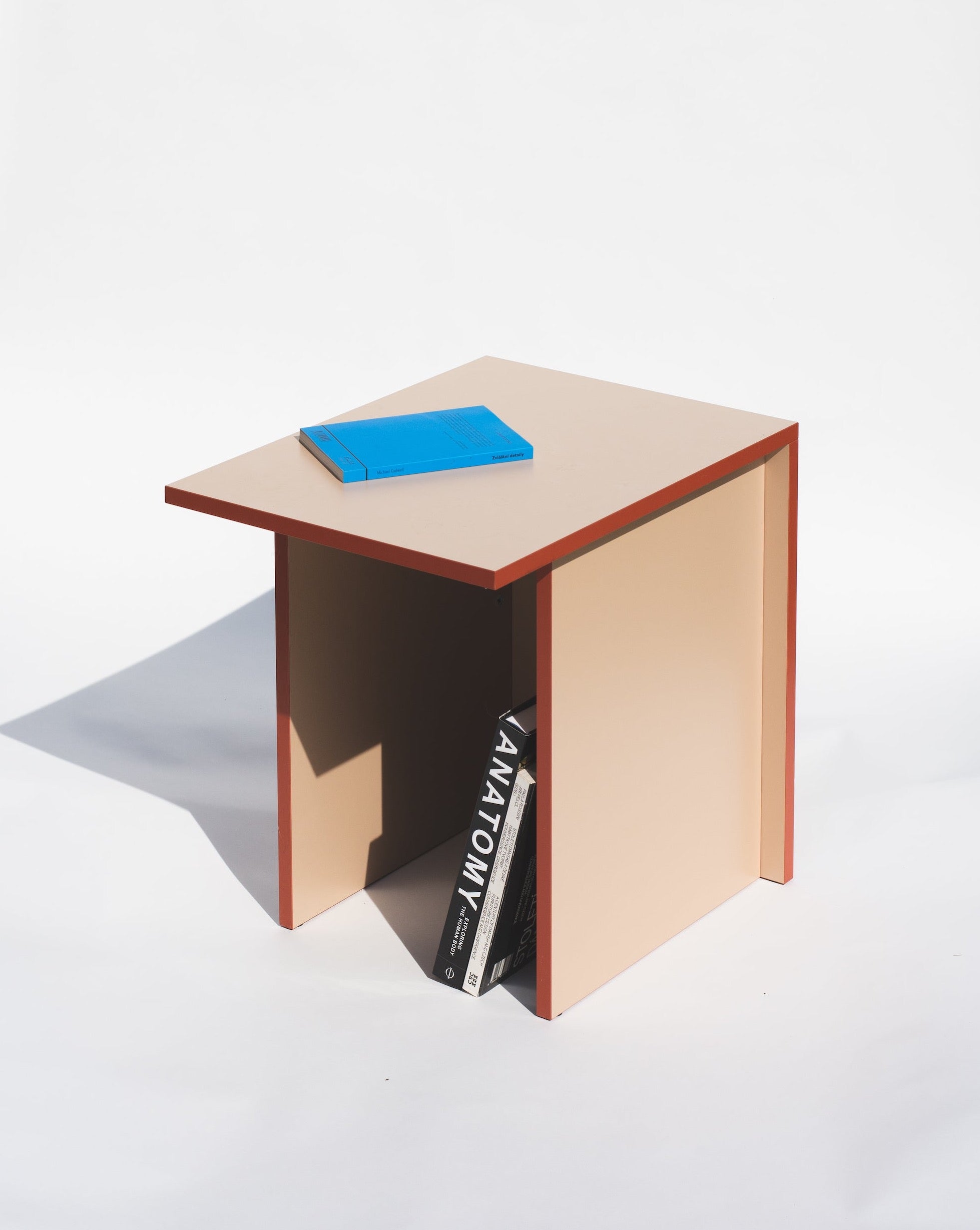 Laminovaný stolek A