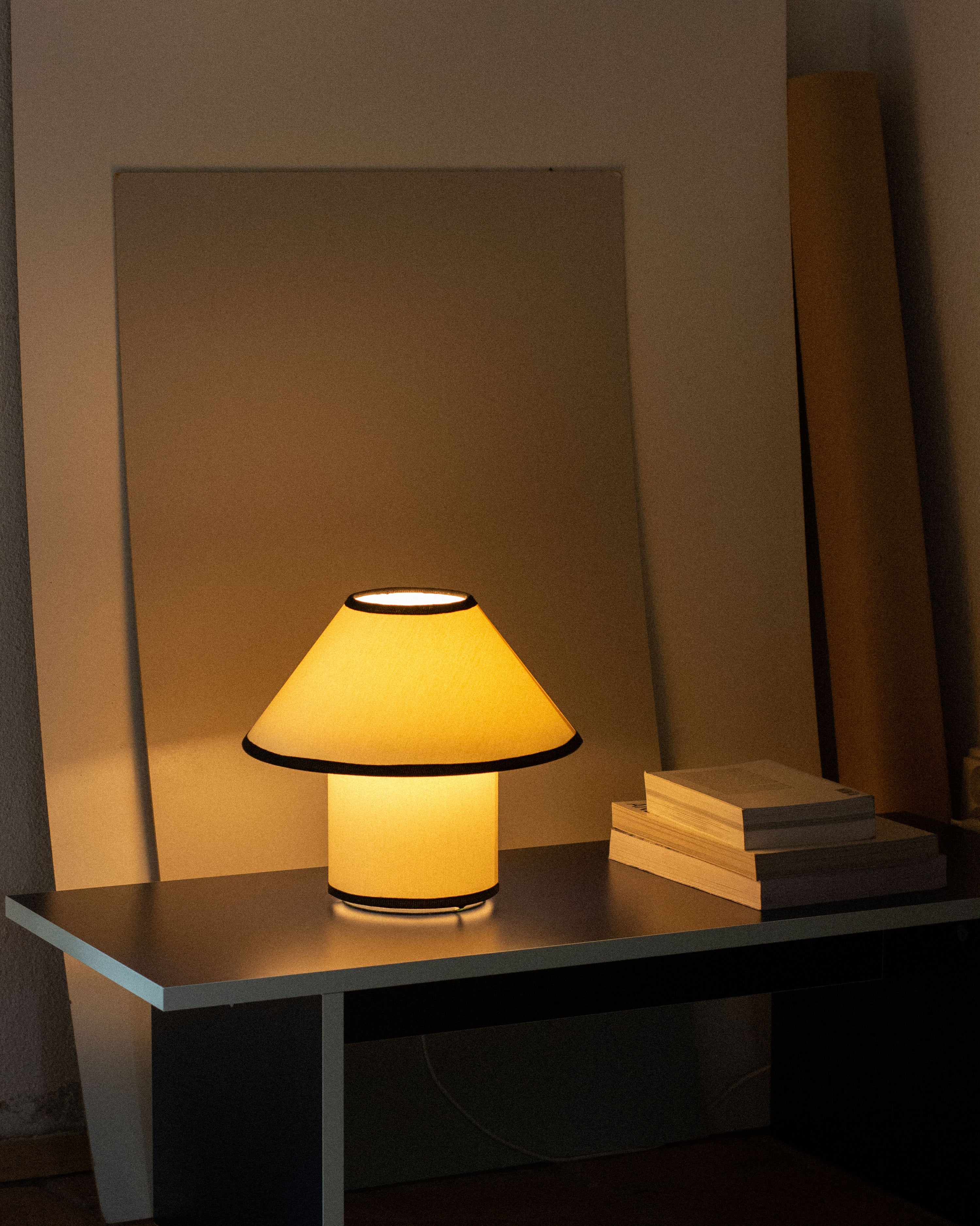 Stolní lampa - béžová