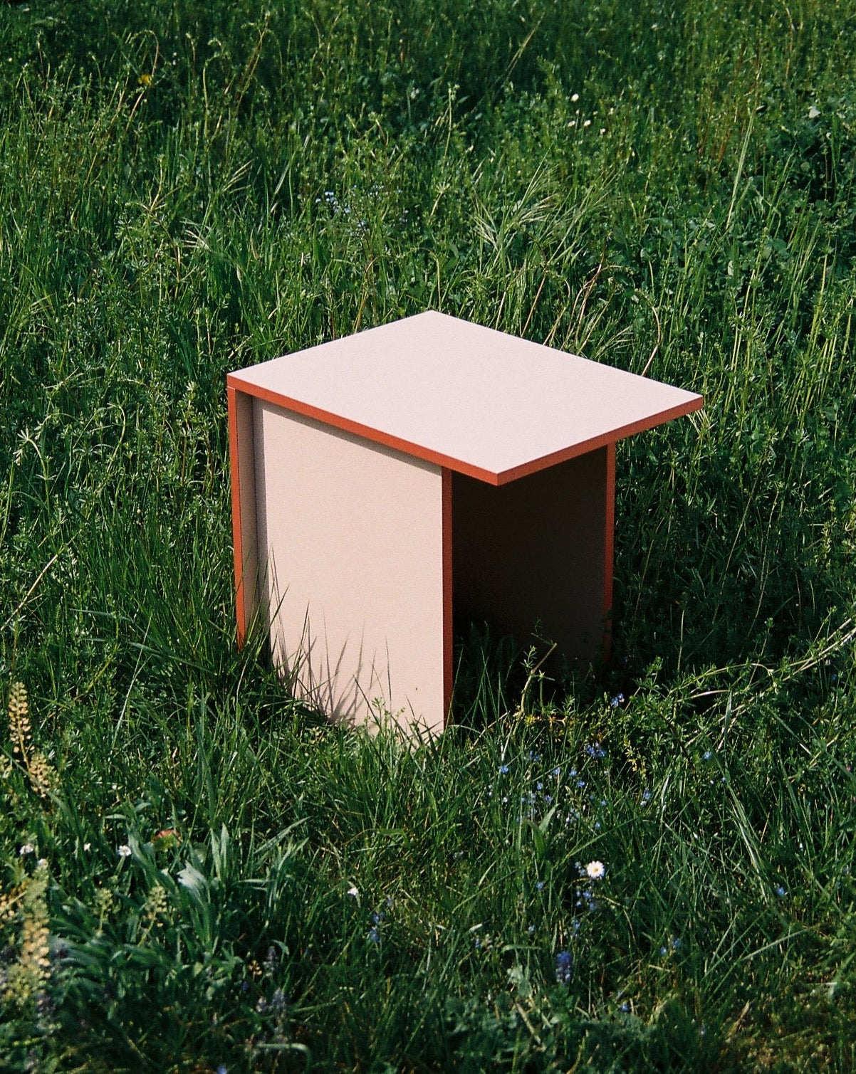 Laminovaný stolek A