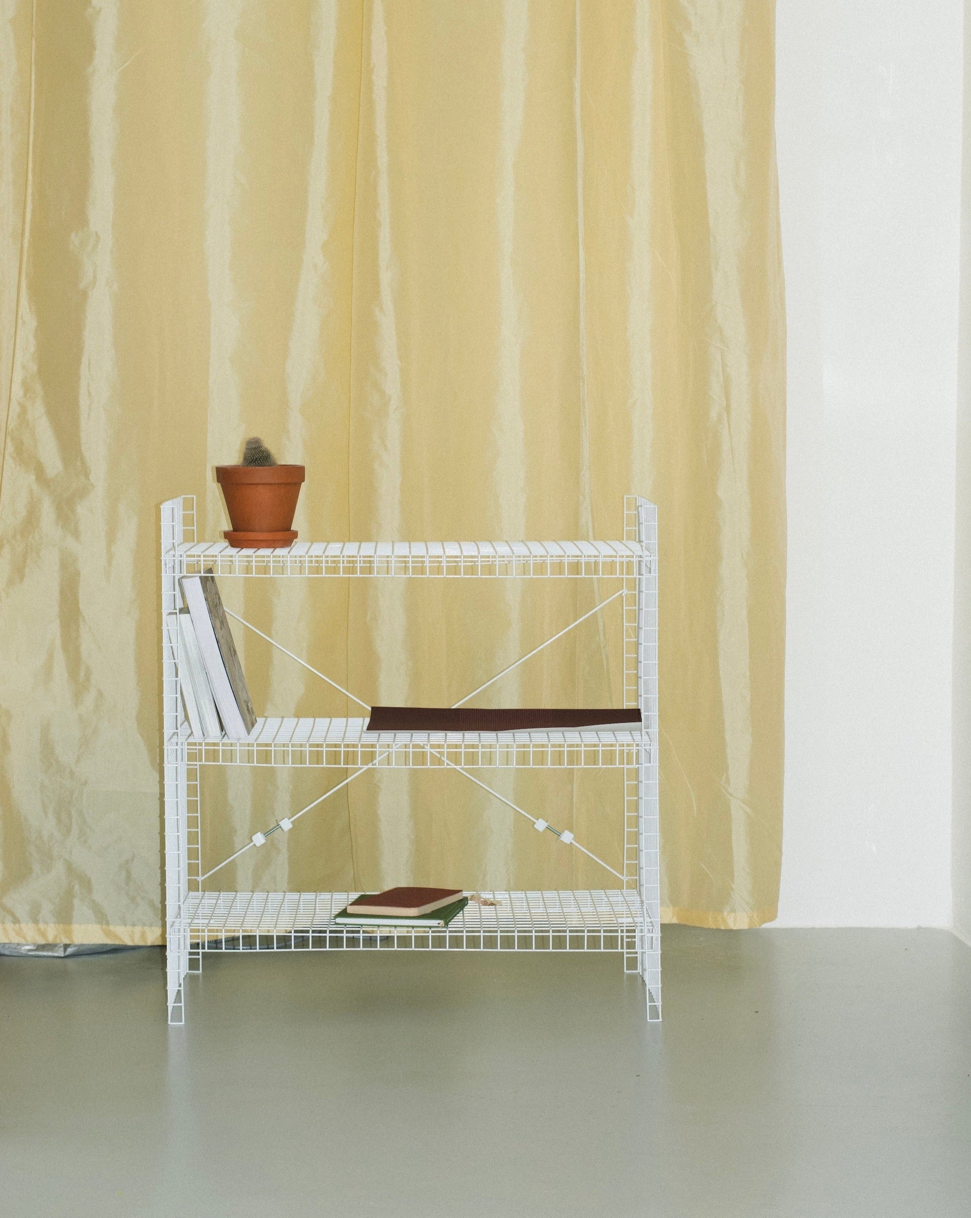 Wire shelf - white