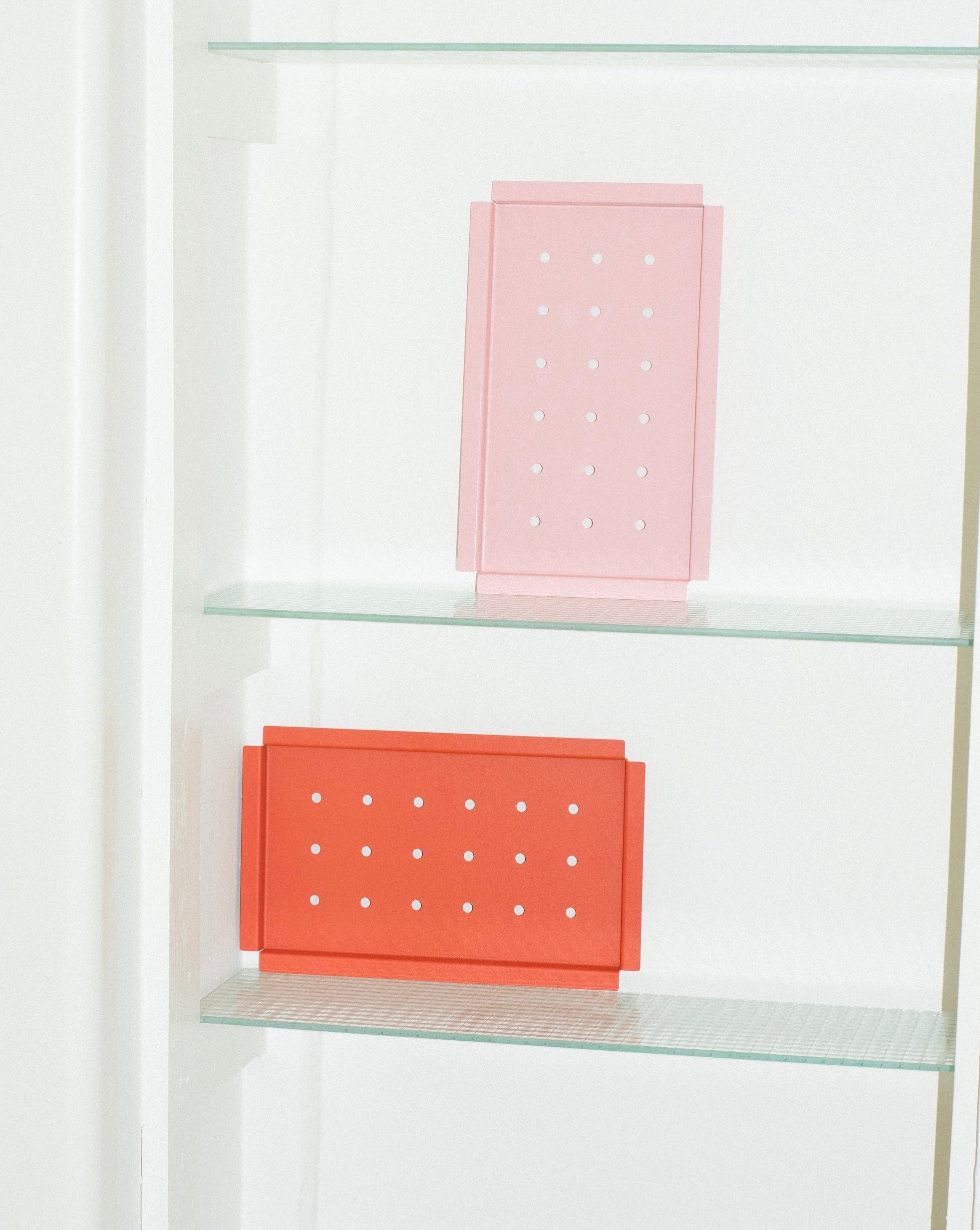 Perforated tray - pink