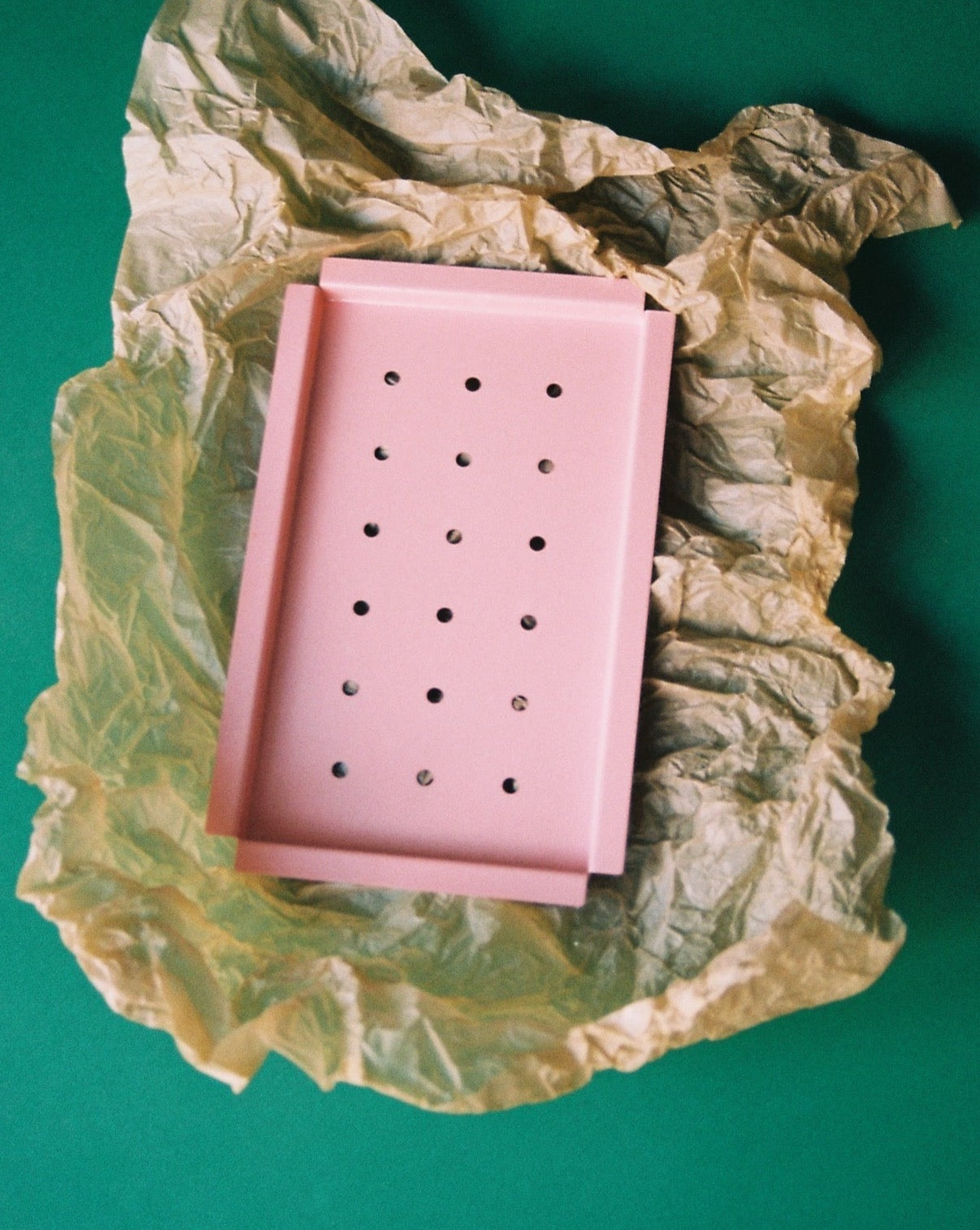 Perforated tray - pink